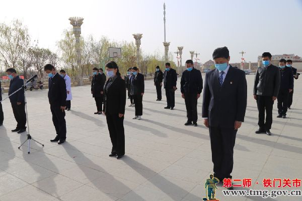 三十团举行新冠肺炎疫情牺牲烈士和逝世同胞哀悼活动)}