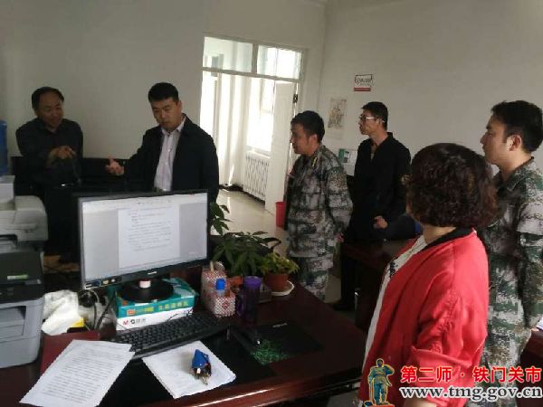 党委常委副团长张建刚同志到城镇管理服务中心调研)}